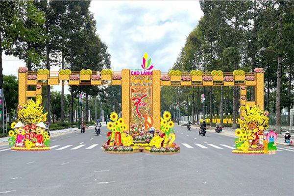 Tập đoàn Everland tài trợ Đường hoa Xuân 2022, tặng quà Tết người nghèo ở Đồng Tháp