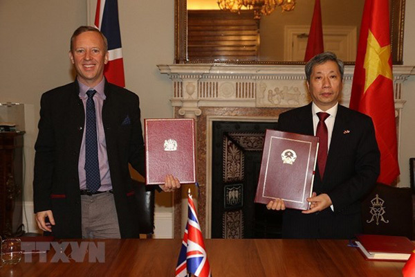 UK pledges to continue cooperation with Vietnam in different fields