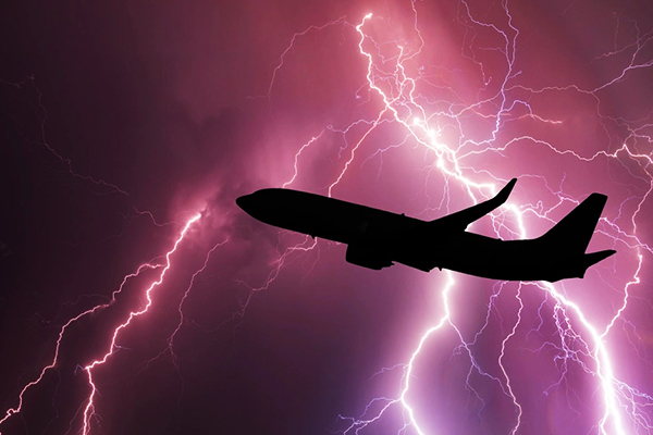 Vì sao máy bay 'không sợ' sấm sét khi lơ lửng hàng nghìn mét giữa bầu trời?