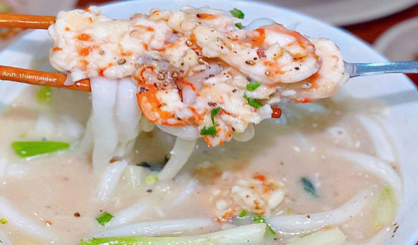 A tasty version of rice noodle soup in Ben Tre