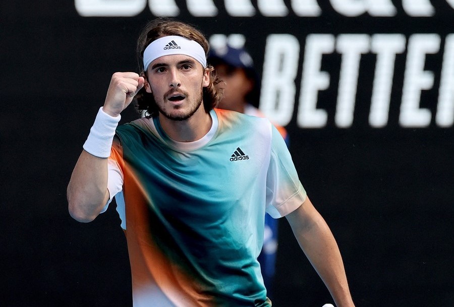 Australian Open: Tsitsipas hẹn Medvedev ở bán kết