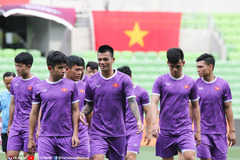 Tuyển Việt Nam làm quen sân chính, sẵn sàng đấu Australia