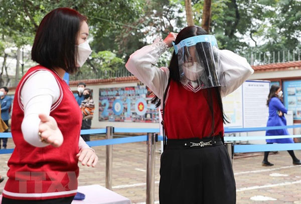 Hanoi parents applaud school reopening decision