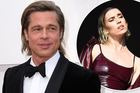 Rộ tin Brad Pitt đang bí mật hẹn hò với nữ ca sĩ kém 23 tuổi
