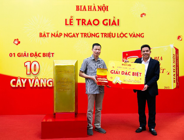 Trúng thưởng 10 cây vàng nhờ thưởng thức Bia Hà Nội