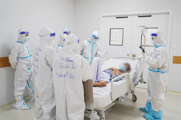 Bệnh viện Chợ Rẫy lập 9 đội chi viện các tỉnh chống dịch Covid-19 dịp Tết