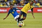 Brazil cưa điểm với Ecuador trong trận cầu 'điên rồ'