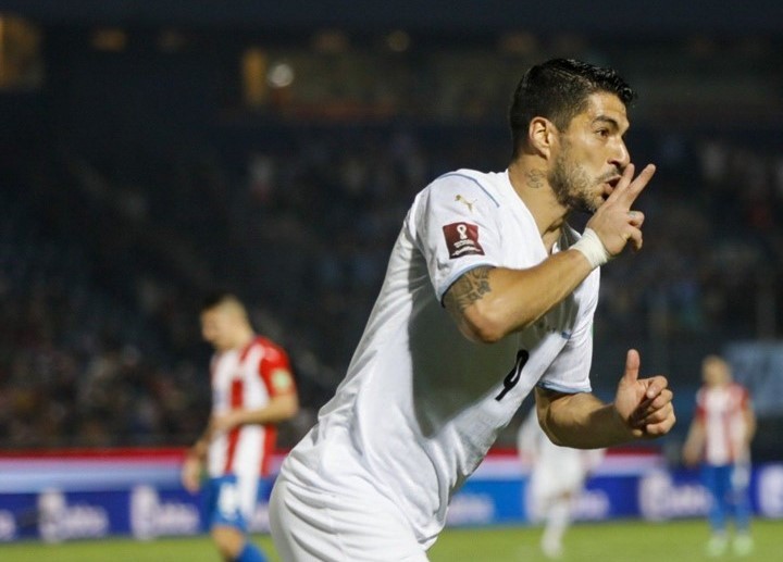 Suarez hóa người hùng, Uruguay sáng cửa dự World Cup