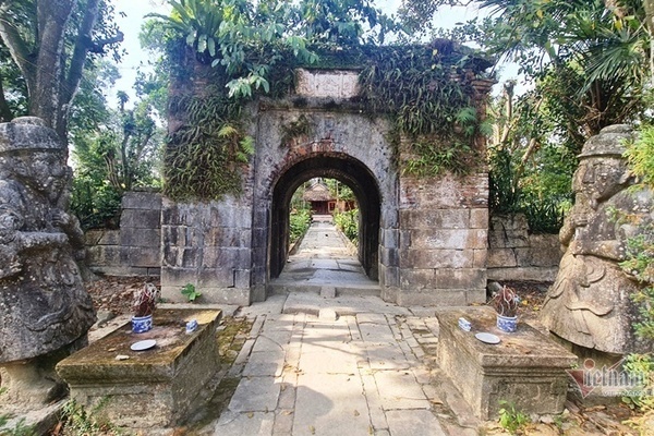 Remarkable ancient stone tomb in Thanh Hoa