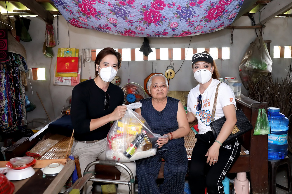 Đoàn Minh Tài trao quà Tết cho người nghèo, trẻ nhiễm chất độc da cam