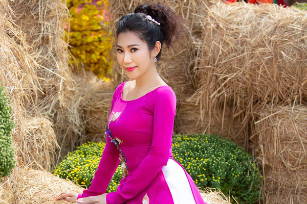 Kim Phượng cực nữ tính trong bộ ảnh áo dài khoe sắc đón Xuân