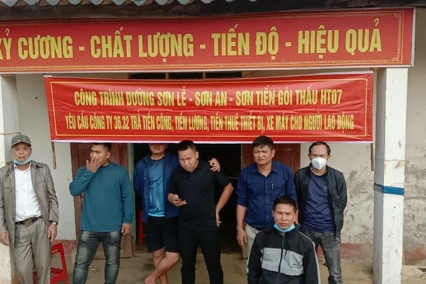 Treo băng rôn đòi nợ ở Hà Tĩnh ngày cận Tết