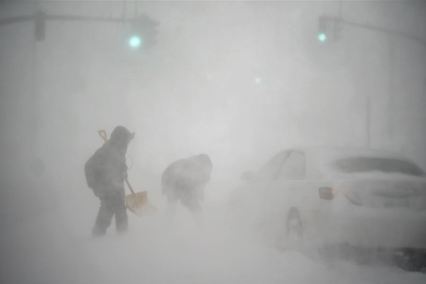 Hình ảnh bão tuyết hoành hành Bờ Đông của Mỹ, hàng nghìn chuyến bay bị hủy