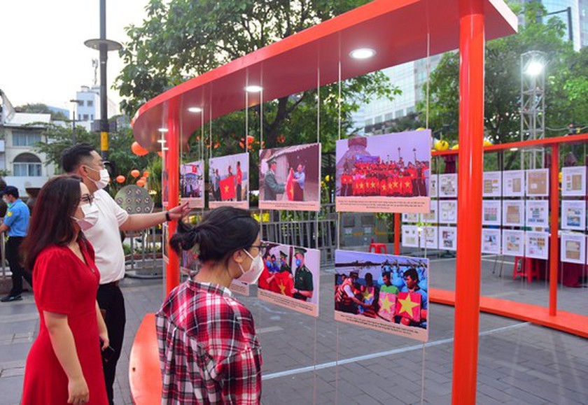 HCMC’s annual book street festival on Tet holidays opens