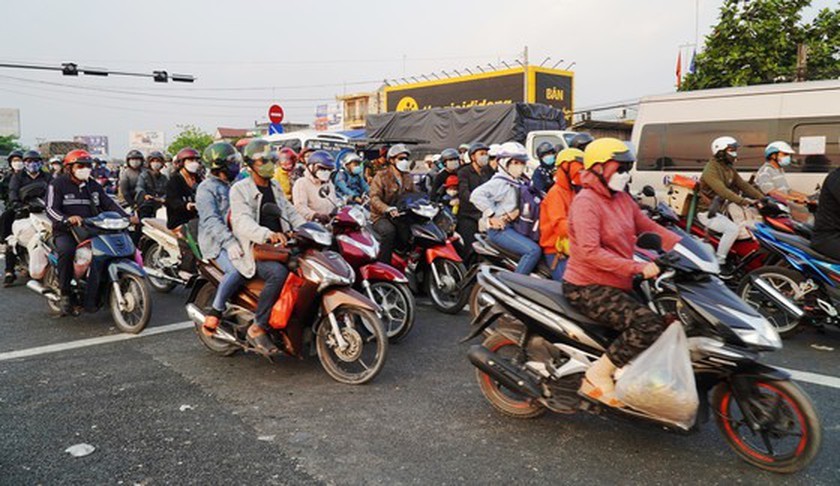 Traffic congestion occurs at ending point of Trung Luong – My Thuan expressway