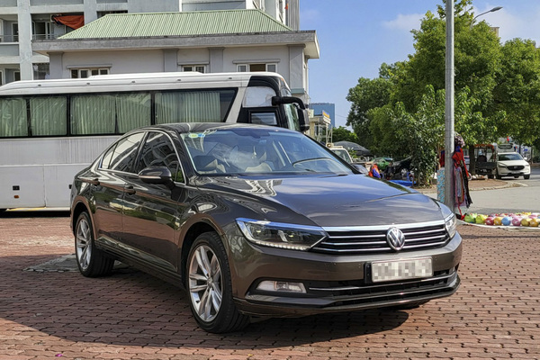 Volkswagen Passat 2017 tụt giá mạnh sau 4 năm sử dụng