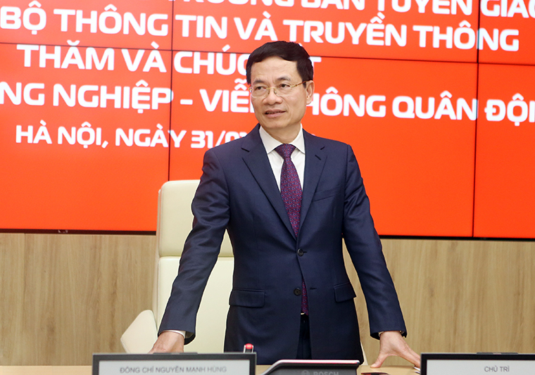 Bộ trưởng Nguyễn Mạnh Hùng thăm và chúc Tết một số đơn vị