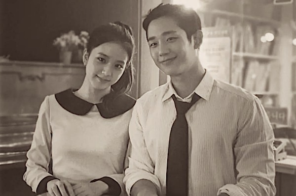 Nhan sắc thật của Jisoo và Jung Hae In hậu trường 'Snow Drop'