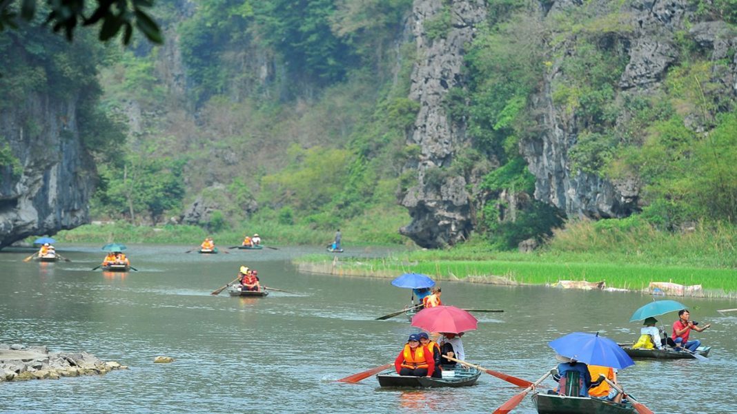Ninh Binh’s tourist attractions reopen to visitors from other provinces