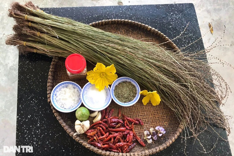 Băng rừng tìm loại cỏ thơm, chế biến thành món đặc sản kiếm lãi tiền triệu