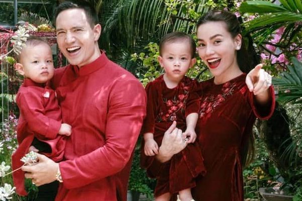 Sao Việt diện áo dài khoe sắc khai xuân, đón Tết