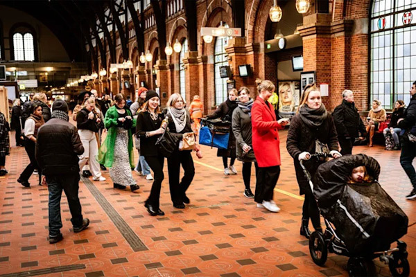 Đất nước coi Covid-19 như cảm lạnh