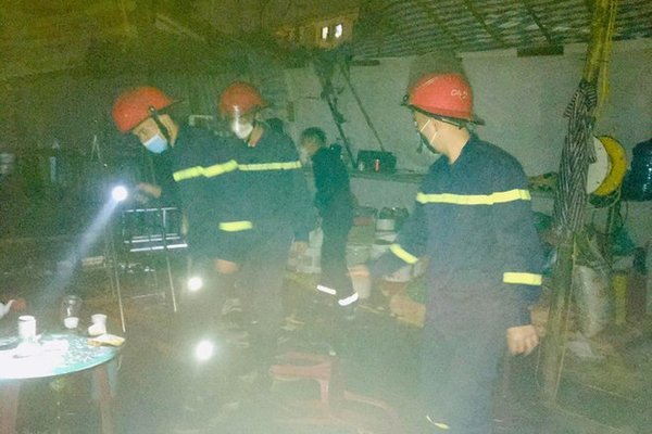 Hai vợ chồng tử vong trong phòng ngủ sau tiếng nổ lớn