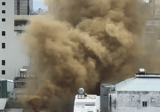 Nhà hàng ở trung tâm Đà Nẵng bốc cháy ngùn ngụt ngày mùng 3 Tết