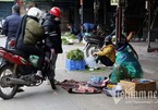 Sự lạ năm nay, chợ ngày mùng 3, cá tôm rẻ hơn cả trước Tết