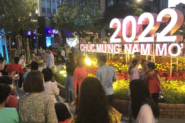 Đường hoa Nguyễn Huệ mở cửa thêm 2 ngày phục vụ người dân