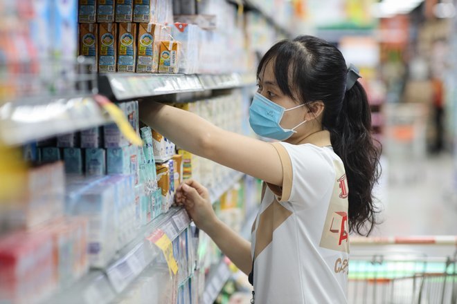 Giảm thuế VAT xuống 8% tác động thế nào tới người tiêu dùng?