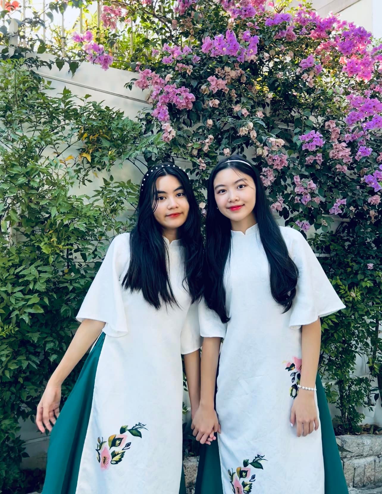 Hai con gái MC Quyền Linh xinh xuất sắc, cao vượt cả bố mẹ