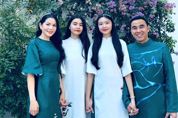 Hai con gái MC Quyền Linh xinh xuất sắc, cao vượt cả bố mẹ