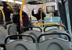 Video chém nhau dữ dội trên xe buýt tại London