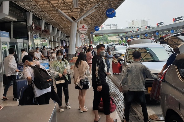 Hơn 101 nghìn khách qua Tân Sơn Nhất ngày mùng 6 Tết