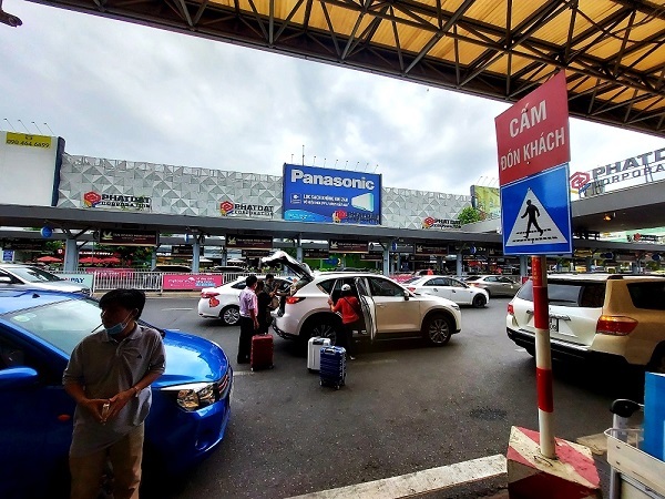 Bà con về với Sài thành, qua Tân Sơn Nhất bị 'chặt chém' thẳng tay