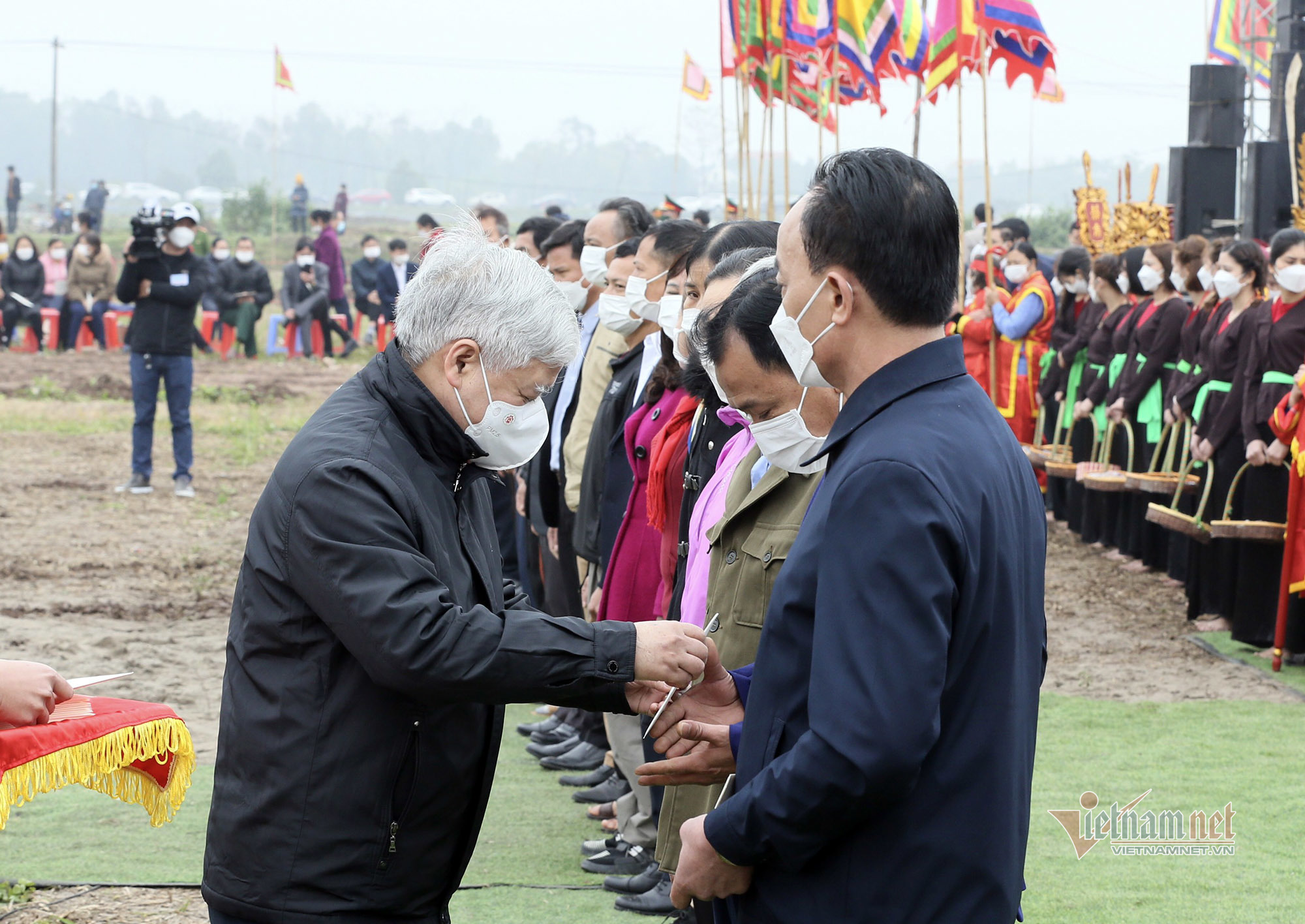 Chủ tịch nước xuống đồng cày ruộng ở lễ Tịch điền