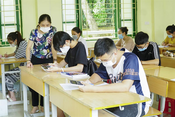 High school teachers, students struggle with university entrance exams