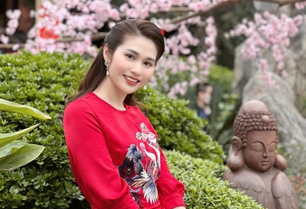 MC Minh Trang thời sự 19h xinh tươi đầu năm