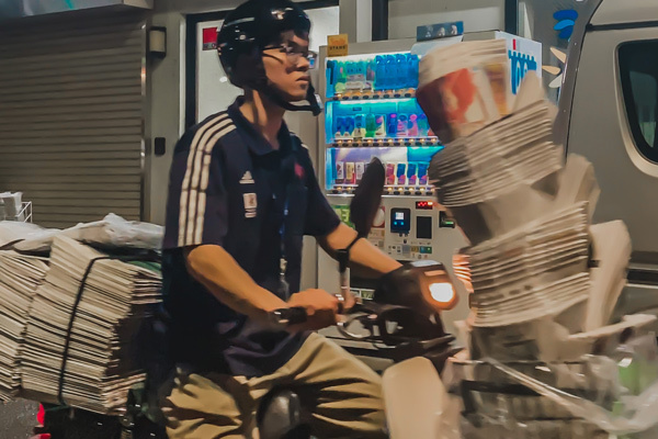 Chàng trai Việt kể chuyện dậy từ nửa đêm phát 800 tờ báo mưu sinh ở Nhật