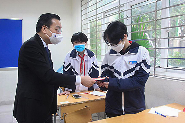 Chủ tịch Hà Nội: Sẽ có lộ trình an toàn cho học sinh các lứa tuổi học trực tiếp