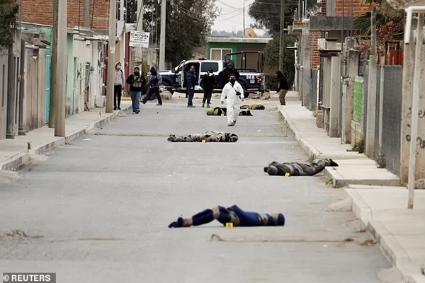 Thảm sát băng đảng ở Mexico, thi thể rải khắp đường phố