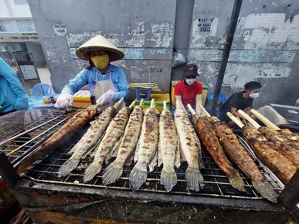 'Mẹ đẻ' món cá lóc nướng cúng Thần Tài, ngày bán 5.000 con thu 750 triệu