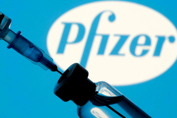 Pfizer 'bội thu' nhờ vắc xin, Hong Kong áp hạn chế nghiêm ngặt chưa từng có