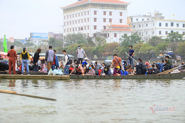 Hà Nội khuyến cáo người chưa tiêm đủ liều vắc xin không đến chùa Hương