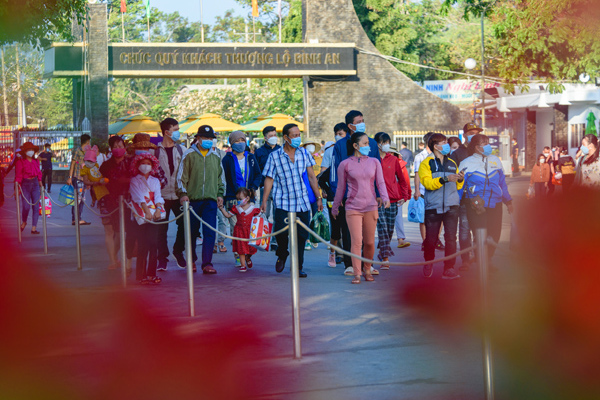 Hàng trăm ngàn lượt khách check-in núi Bà Đen đầu năm mới