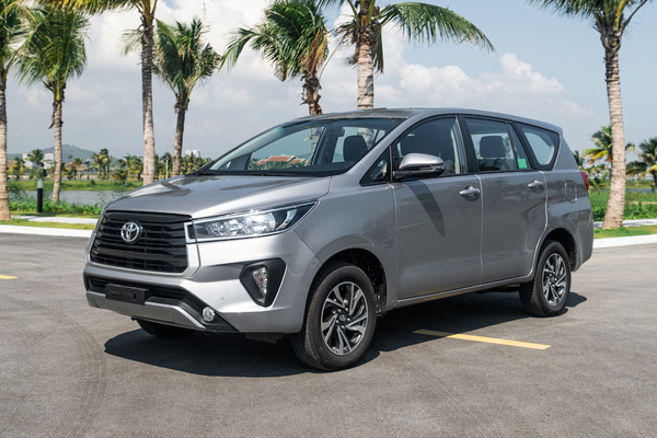 Toyota Innova từ vua bán chạy xuống top xe ế, báo trước tương lai khai tử