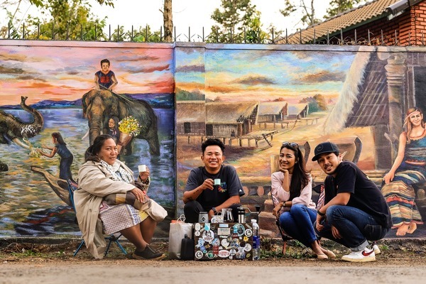 Central Highlands village full of colorful murals painted by locals
