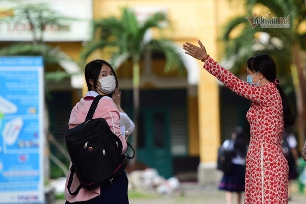 'Không loại trừ bất cứ tình huống nào khi mở cửa trường học'