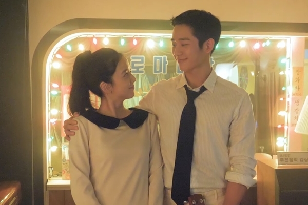 Jung Hae In, Jisoo 'đốn tim' fan video cảnh quay cuối cùng 'Snowdrop'